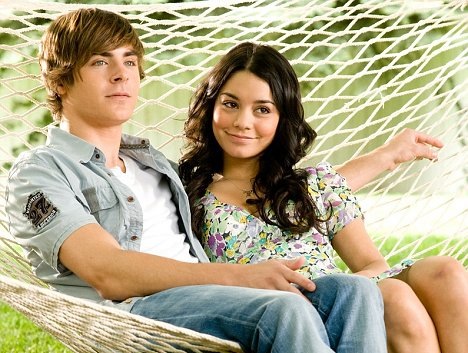 zach efron and vanessa dating. Zac Efron and Vanessa Hudgens are reportedly house-hunting.